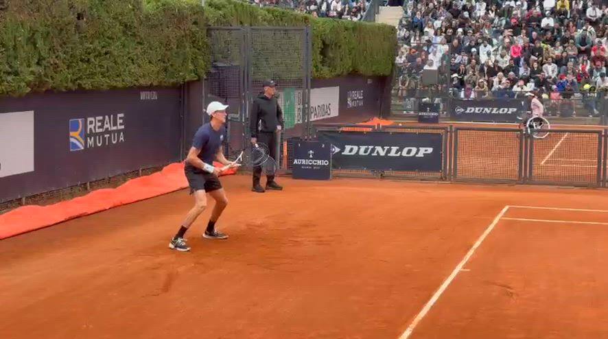 Sinner, inizia il riscaldamento verso il match con Medvedev