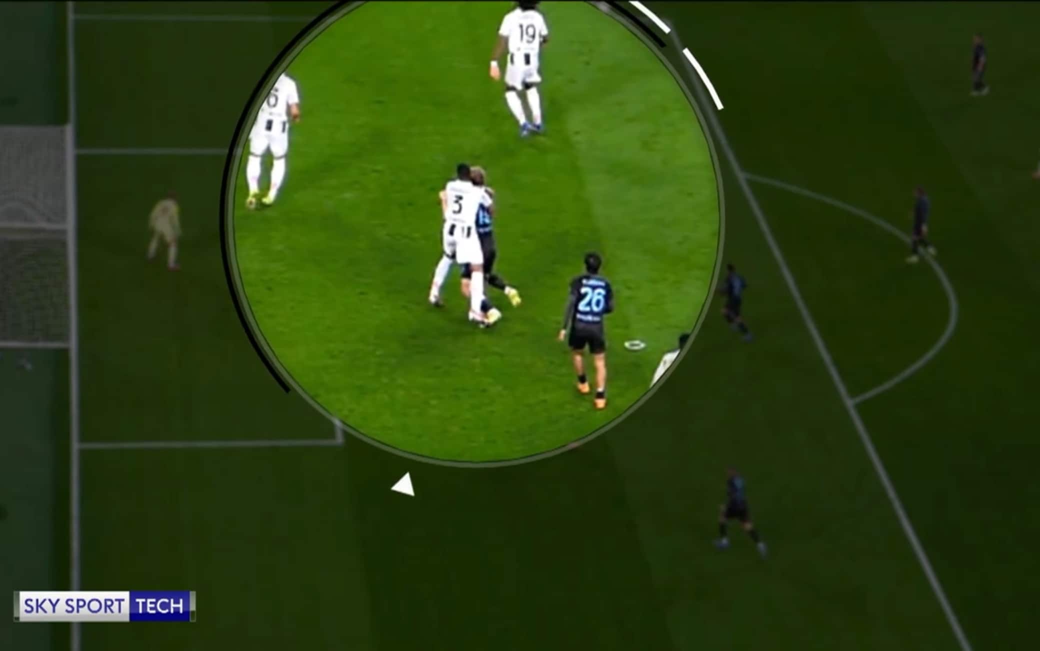 Juventus-Napoli, trattenuta di Bremer su Hojlund. L'analisi allo Sky Tech. VIDEO