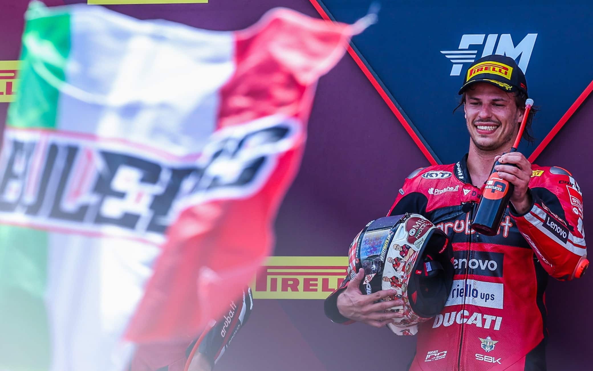 Sbk: Bulega vince Gara-2 a Donington Park, Ducati già regina dei costruttori. HIGHLIGHTS