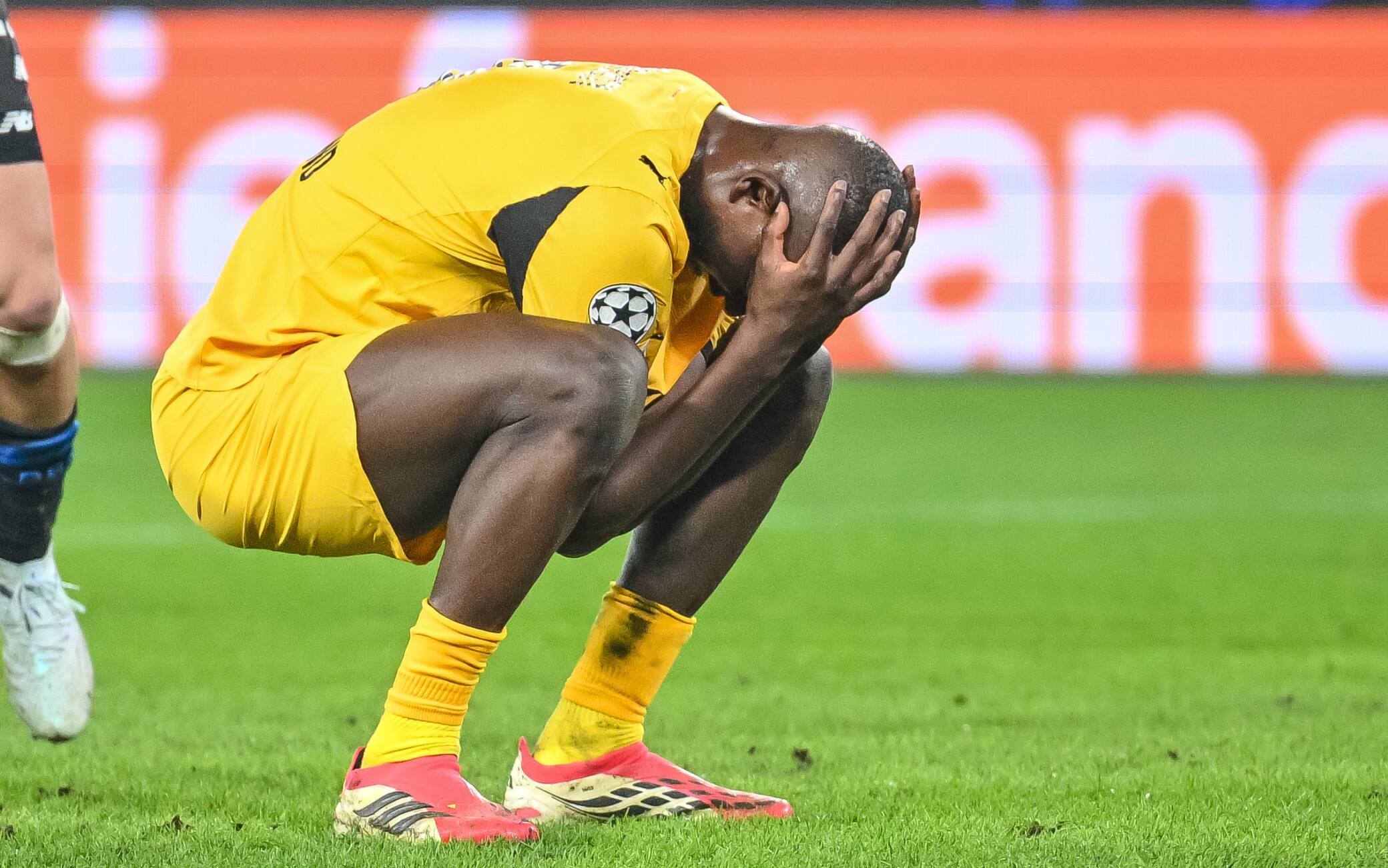 Atalanta-Borussia Dortmund: Guirassy 'grazia' la Dea, liscio davanti a Carnesecchi. VIDEO
