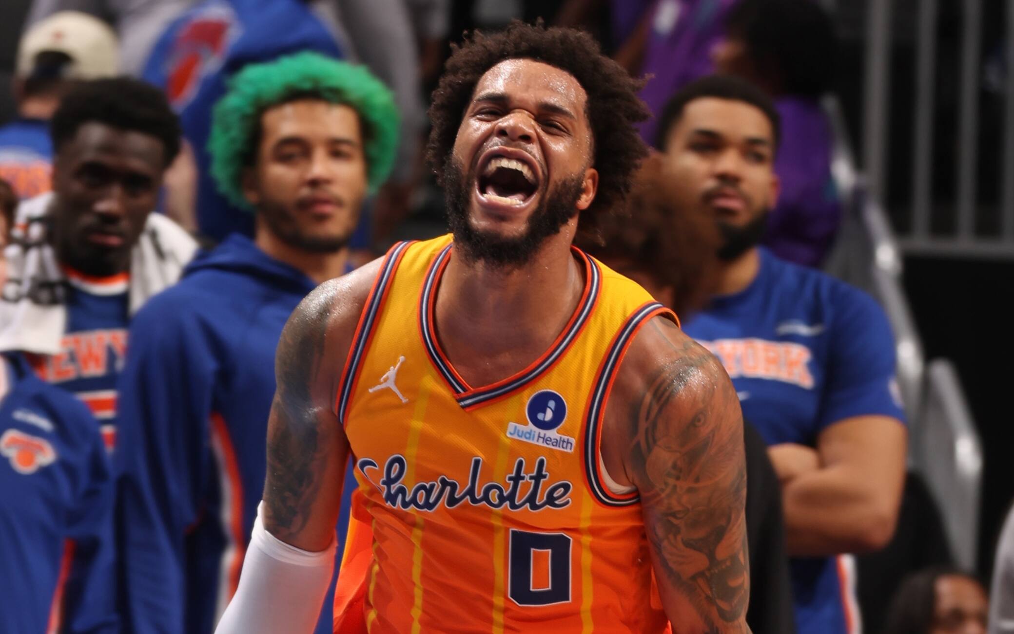 NBA, lo show degli Charlotte Hornets domina la top-5 della notte. VIDEO