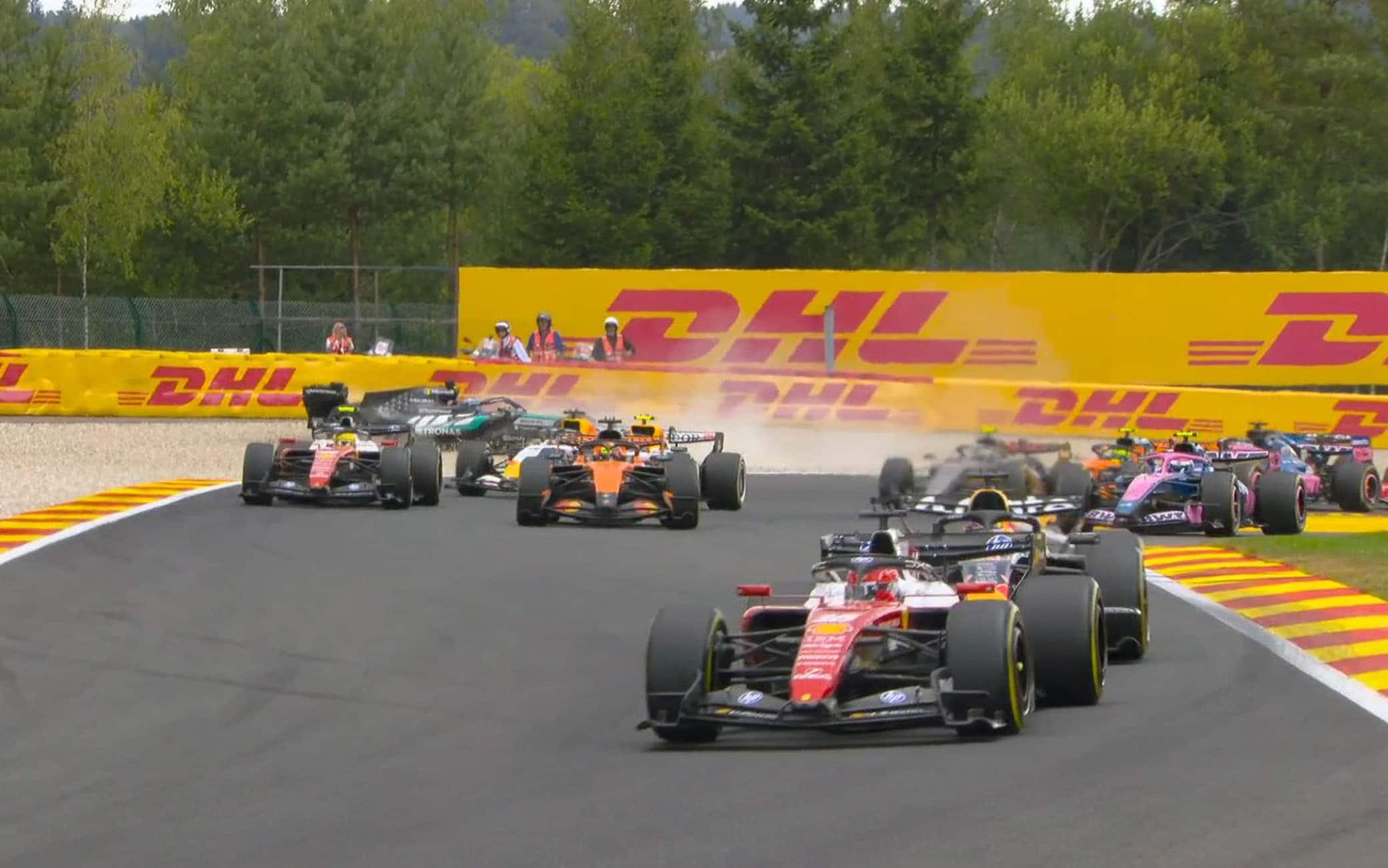 Russell, incidente con Hamilton nel 1° giro del GP del Belgio a Spa. FOTO e VIDEO