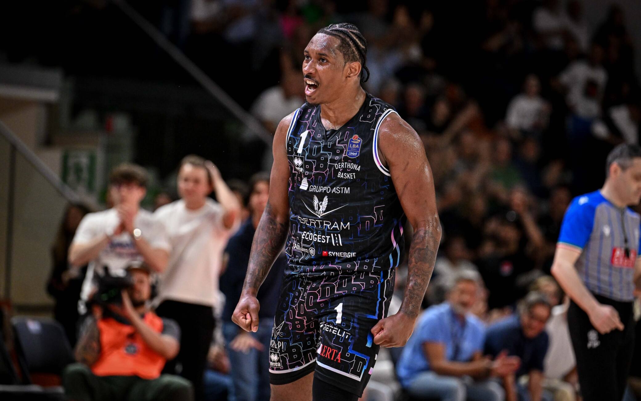 Playoff LBA, Tortona accorcia le distanze con Venezia e vince gara-3 82-71: highlights