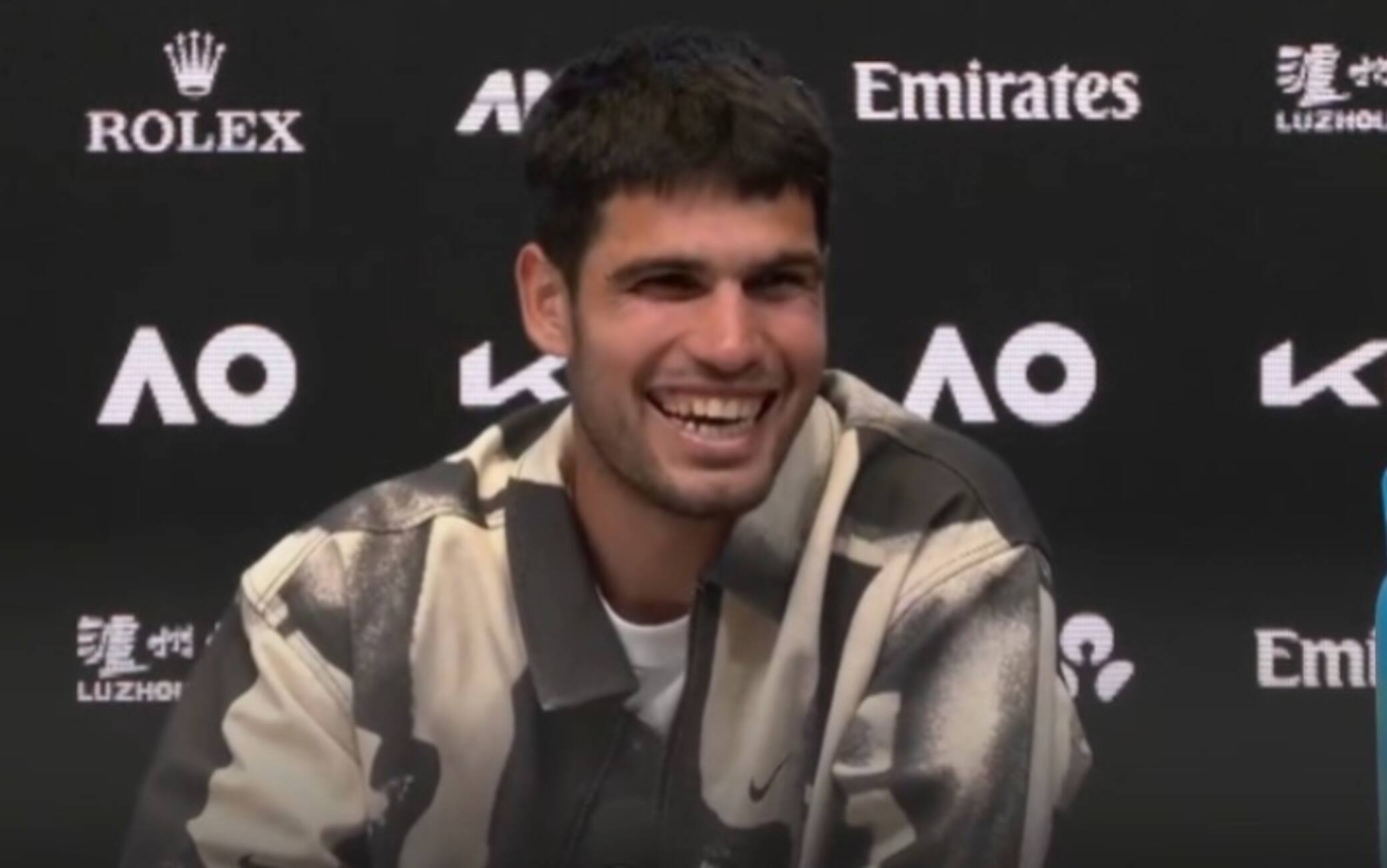 Australian Open, Alcaraz e il servizio alla Djokovic: "Ho il contratto con il copyright" 