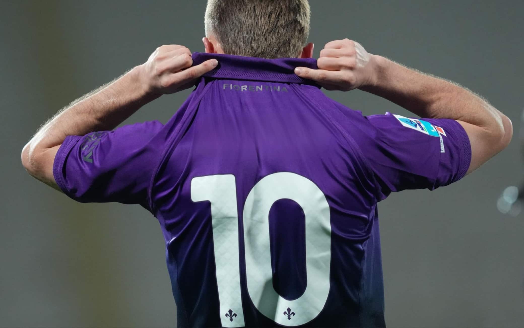 100 anni di Fiorentina, la maglia numero 10 sarà ritirata per questa stagione