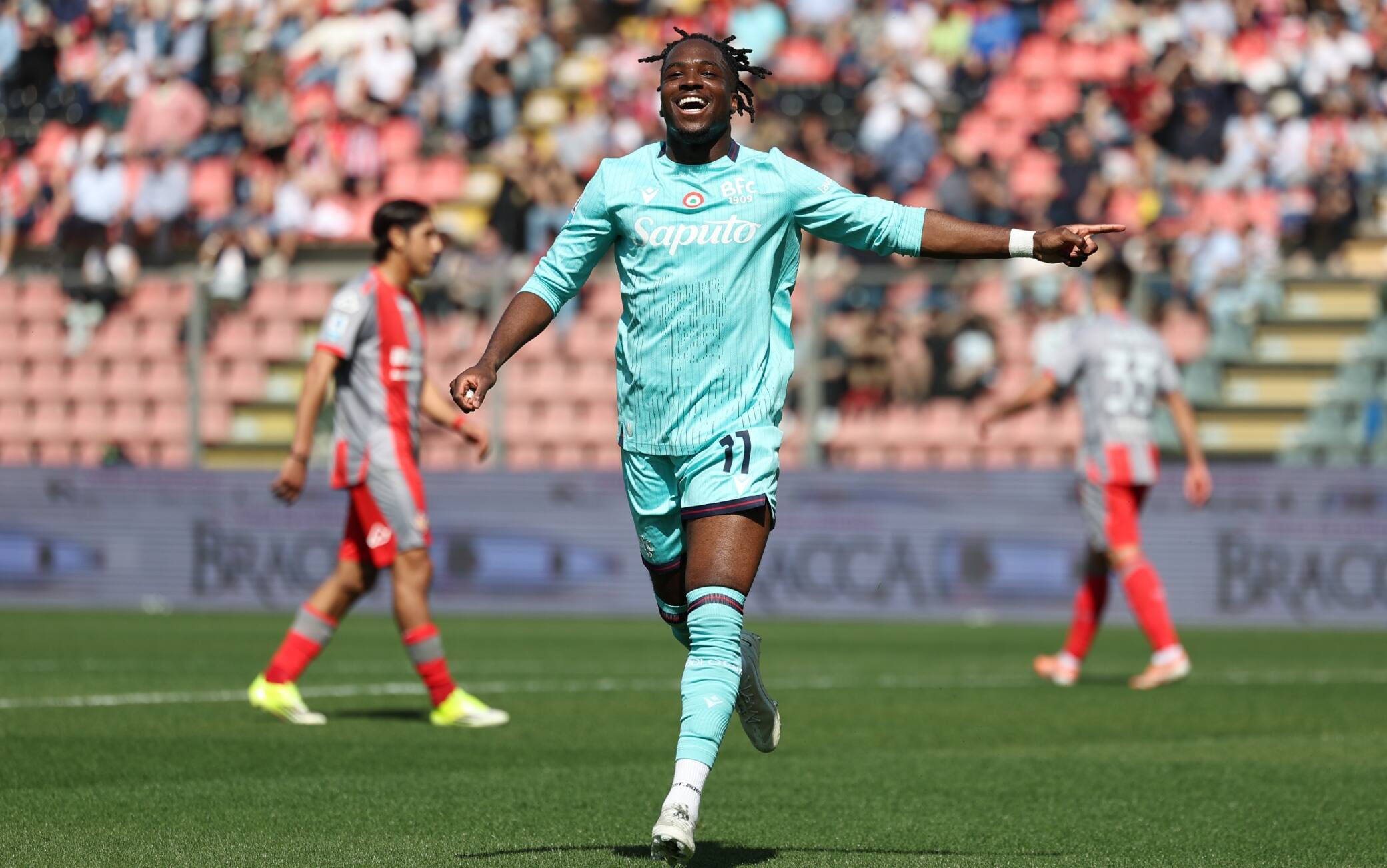 Cremonese-Bologna 1-2: gol di Joao Mario e Rowe per gli emiliani