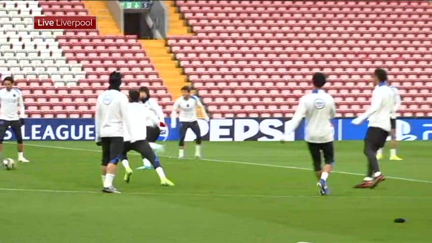 PSG, Kvara paga penitenza nell'allenamento pre-Liverpool