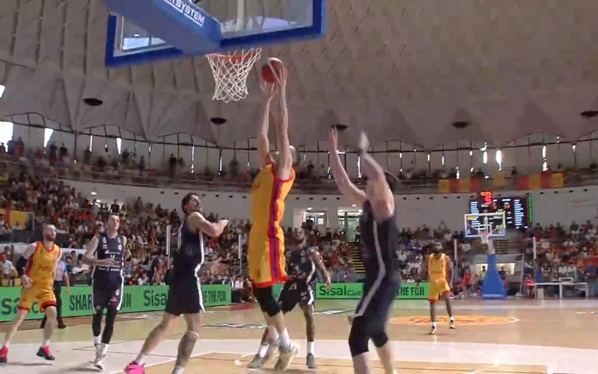 LBA, Mannion alza e Simonovic schiaccia: l’alley oop spettacolare della BC Roma. VIDEO
