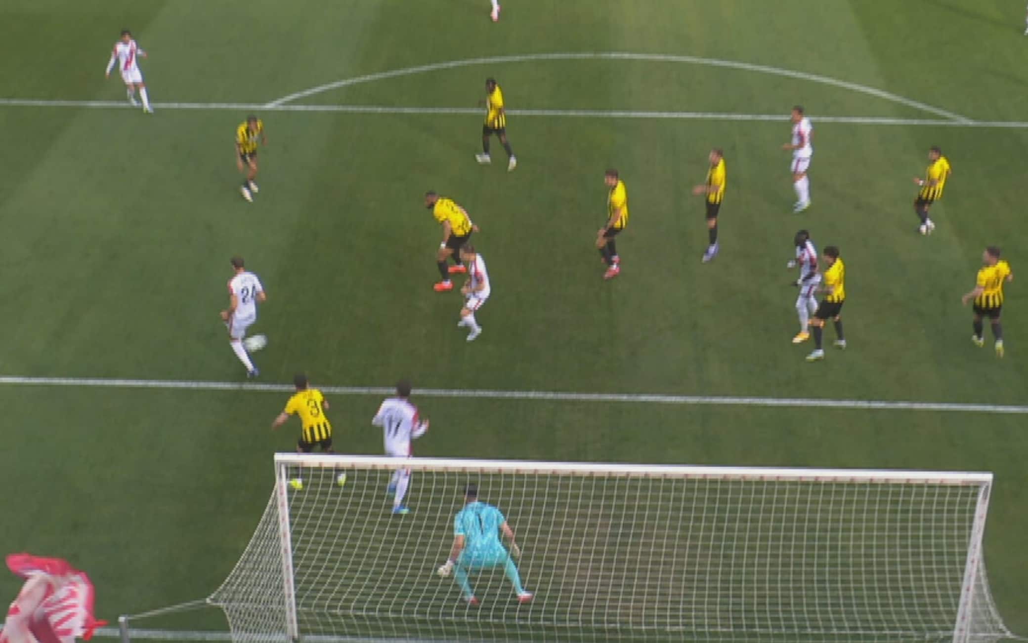 Rayo Vallecano-Aek Atene, splendido gol di tacco di Lejeune... ma il Var lo annulla. VIDEO