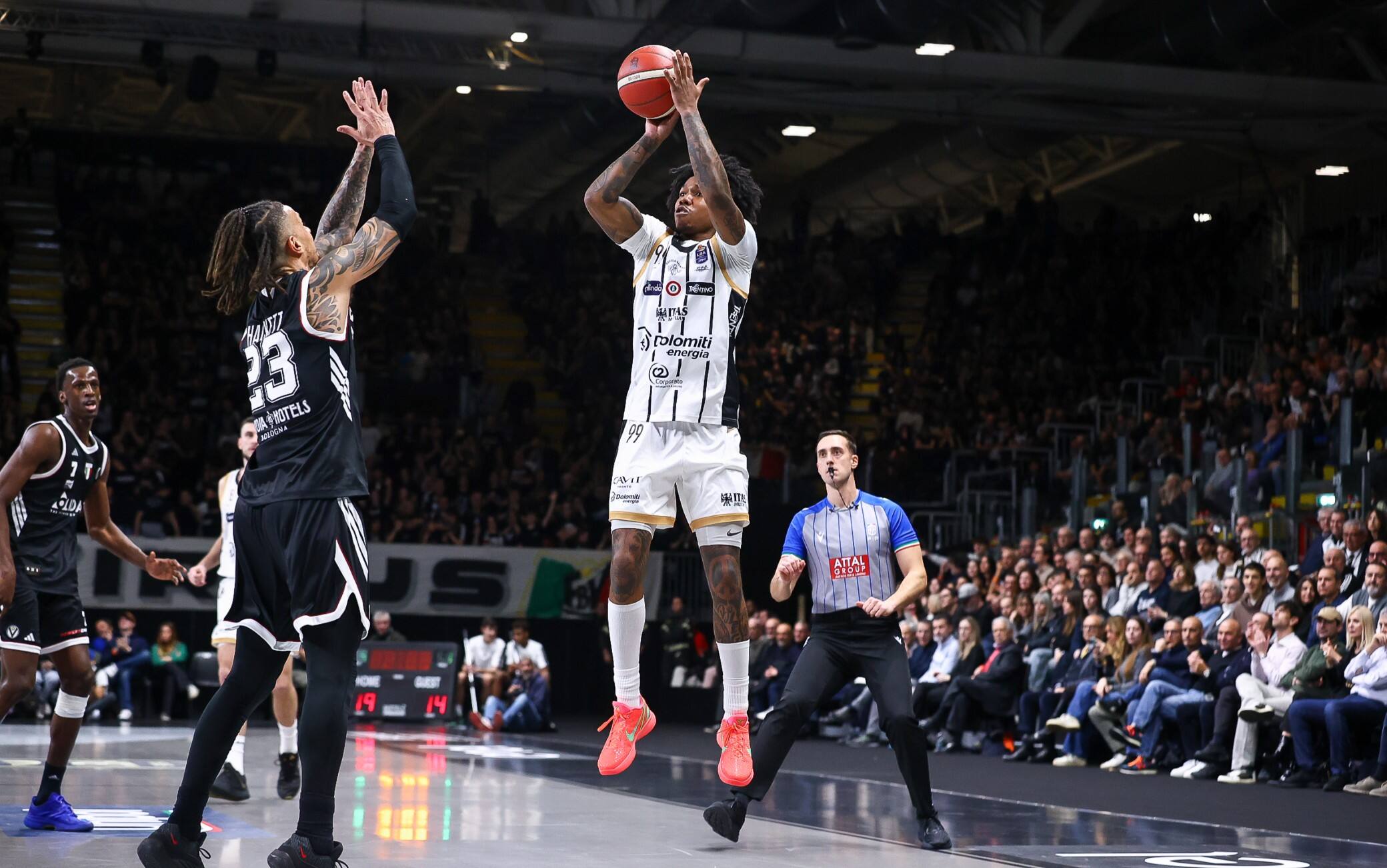 Serie A Basket, Virtus Bologna ko in casa: Trento rimonta da -17 e vince 87-85. HIGHLIGHTS
