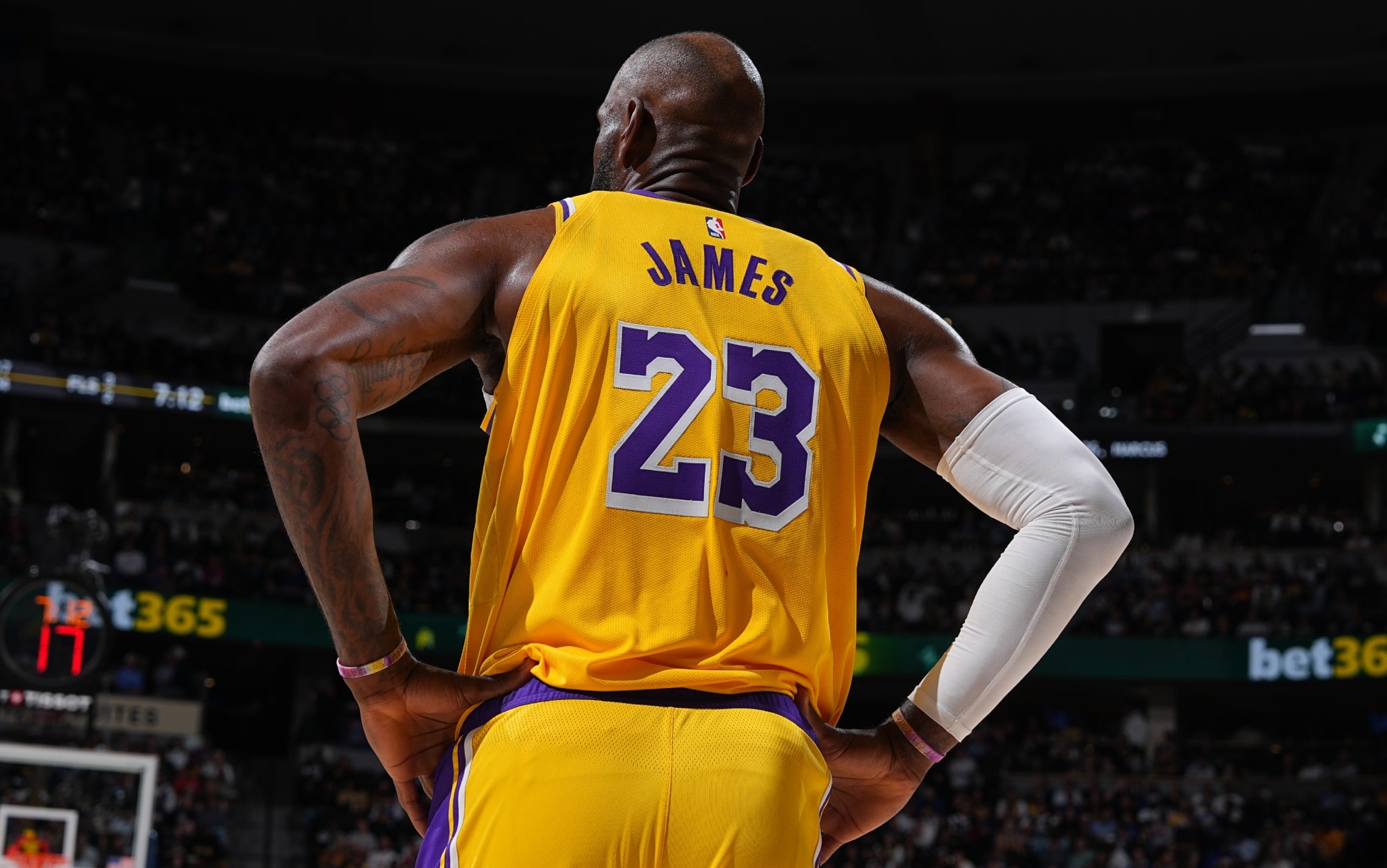 NBA, eterno LeBron: nuovo sorpasso a Jabbar per canestri segnati e ora punta Parish
