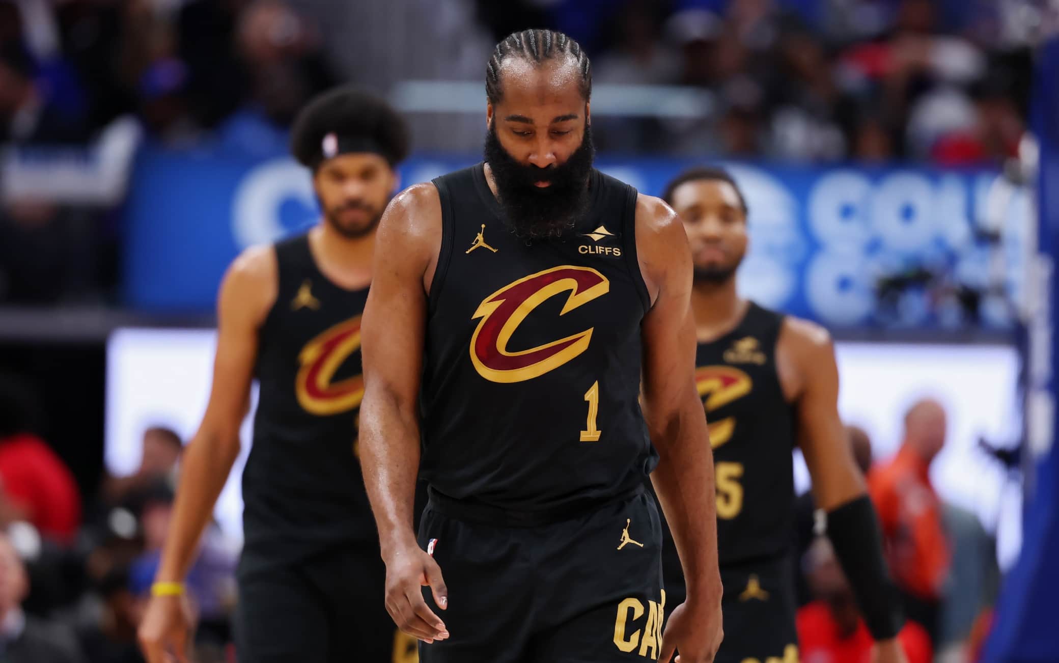 Playoff NBA, altra serataccia per James Harden: più palle perse che canestri