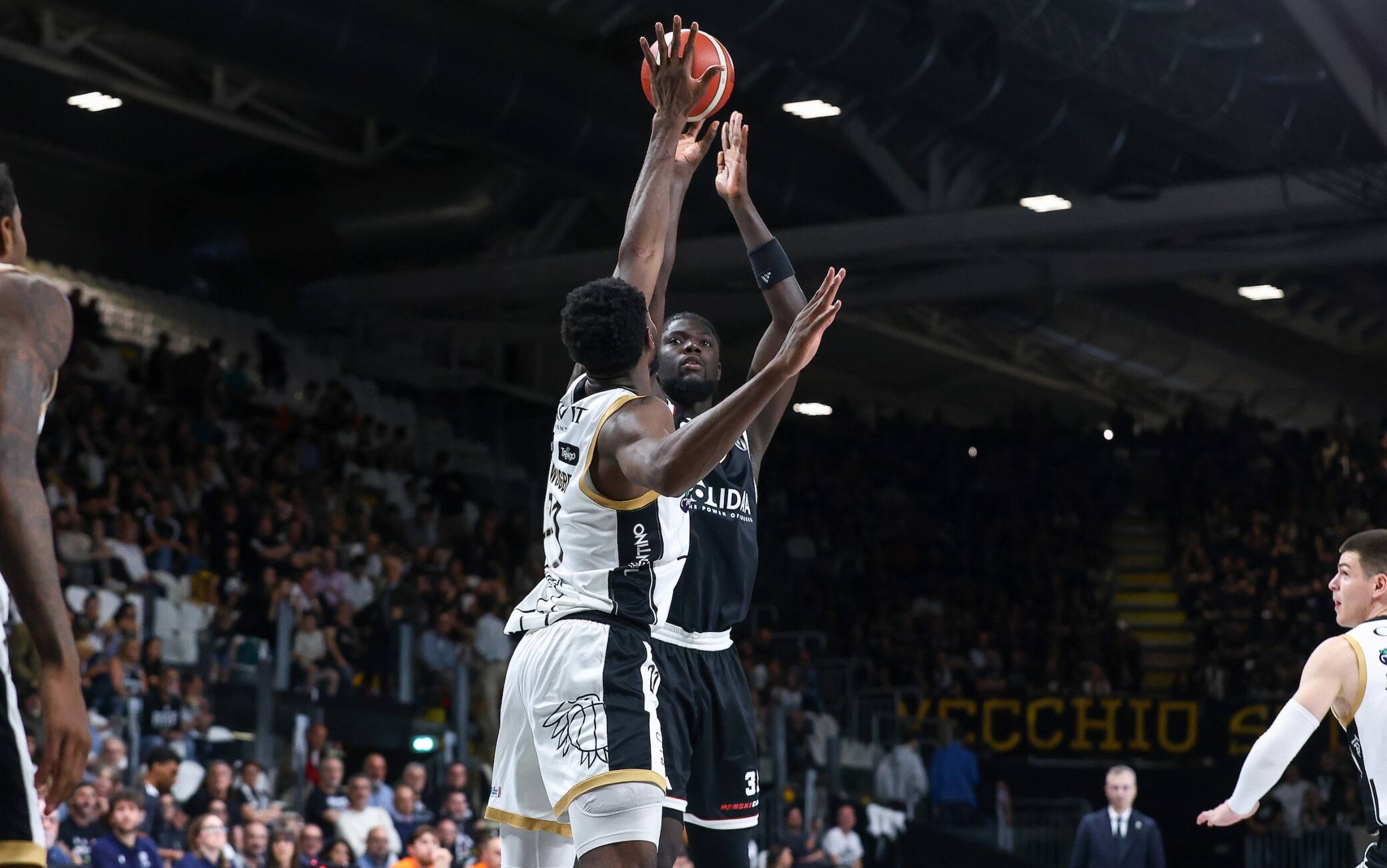 Virtus Bologna-Trento ai Playoff di Serie A basket: il risultato in diretta live 
