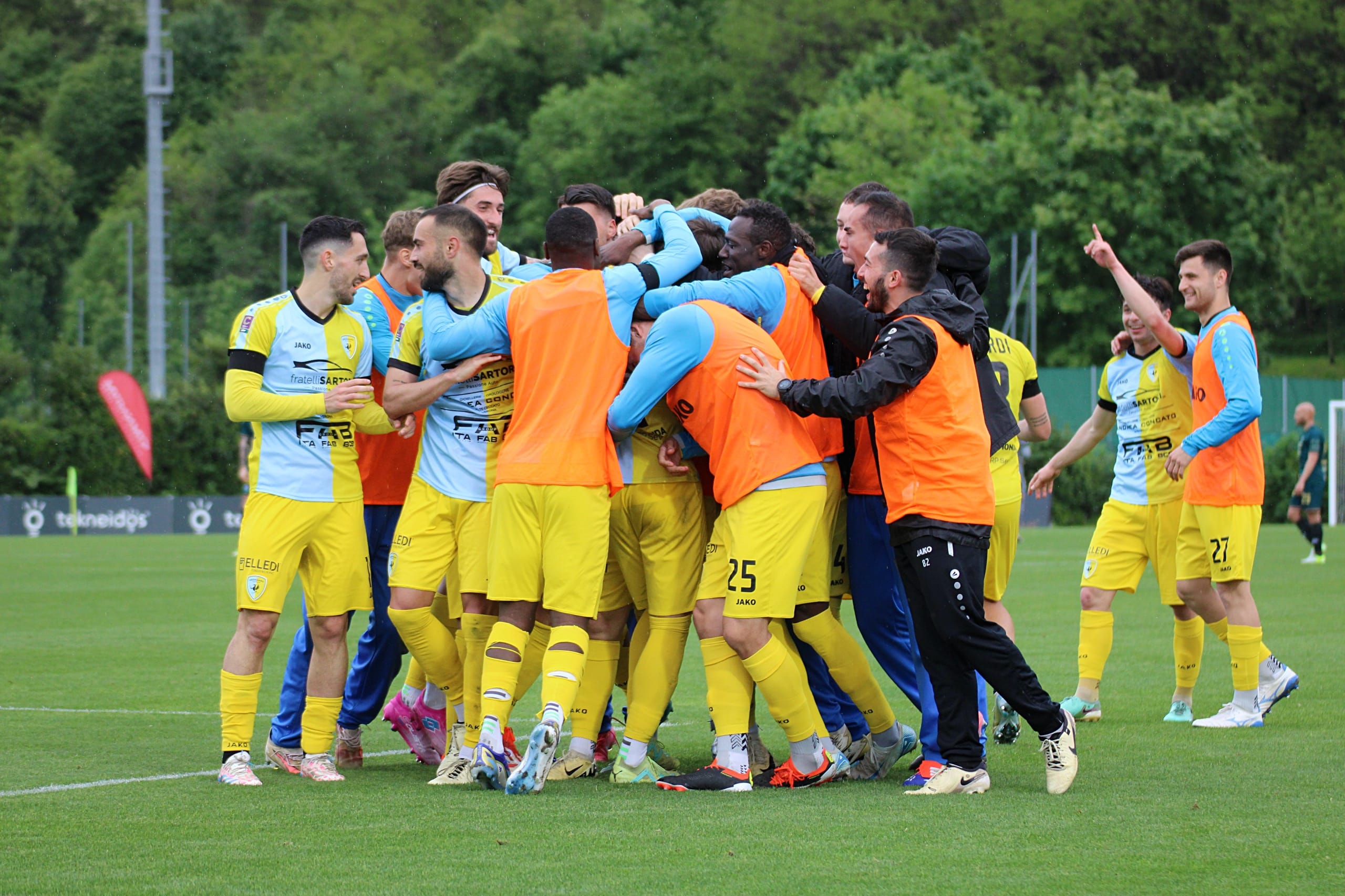 Un'esultanza di gruppo dell'Arzignano