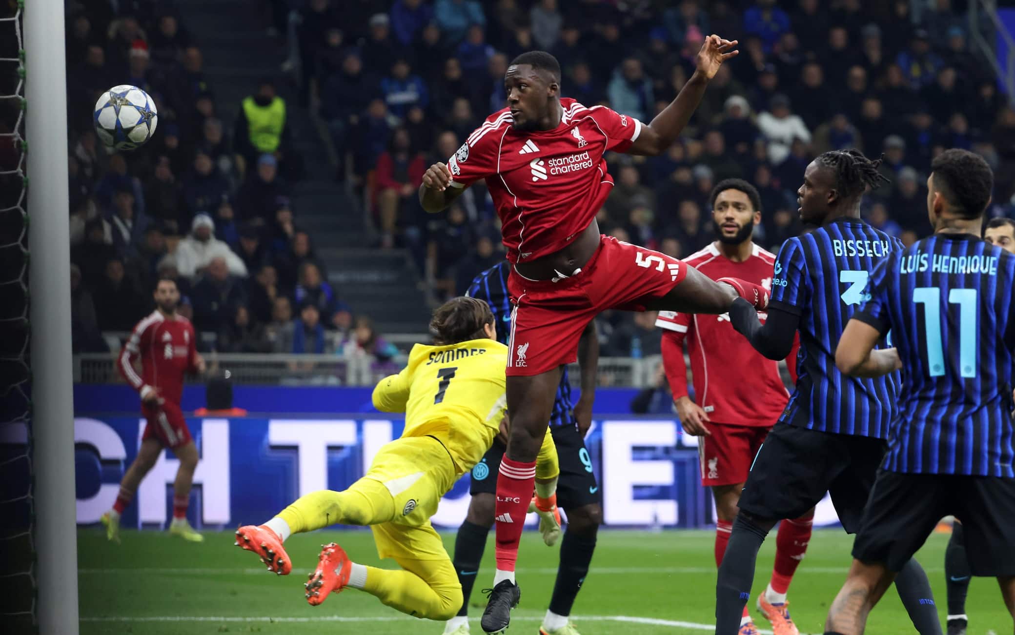 Konaté! Passa il Liverpool, poi il Var annulla per un fallo di mano