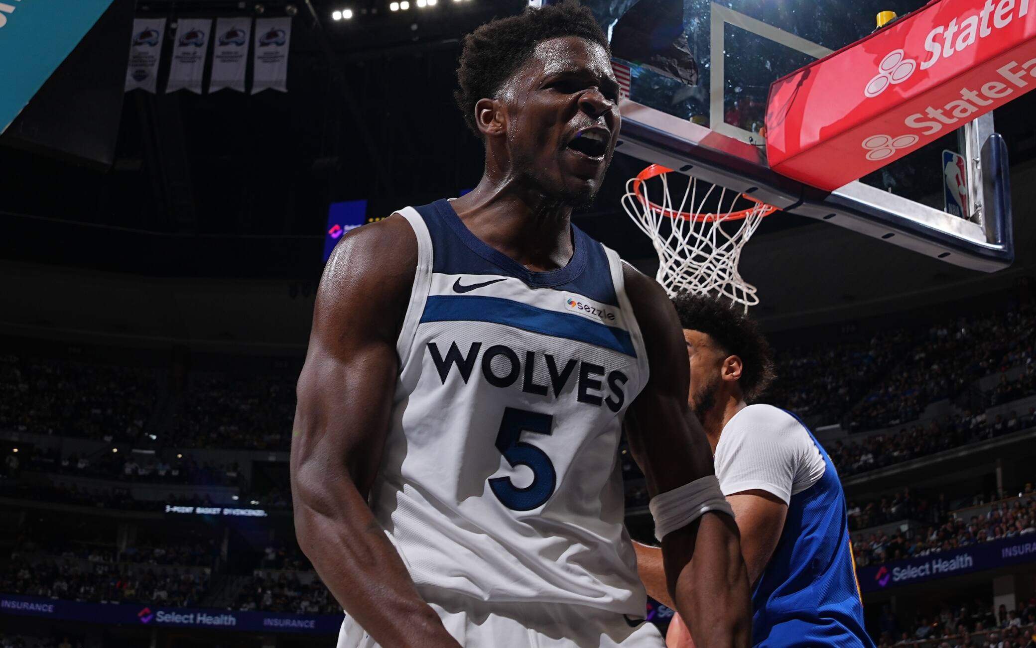 NBA, Ant trascina i T'Wolves dal -19 alla vittoria in gara-2: 30 punti e 10 rimbalzi