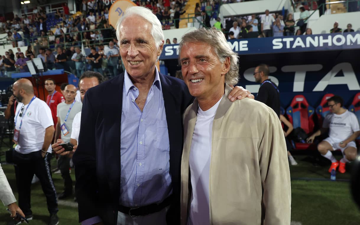 https://sport.sky.it/assets/images/19f5e558c1546625d4a5f0f6e61ede1b4680f9aa/skysport/it/calcio/nazionale/video/2026/07/28/nazionale-ct-italia-mancini-ranieri-federico-ferri-commento-1114686/ranieri_mancini_IPA_fotogramma.jpg?im=Resize,width=1218