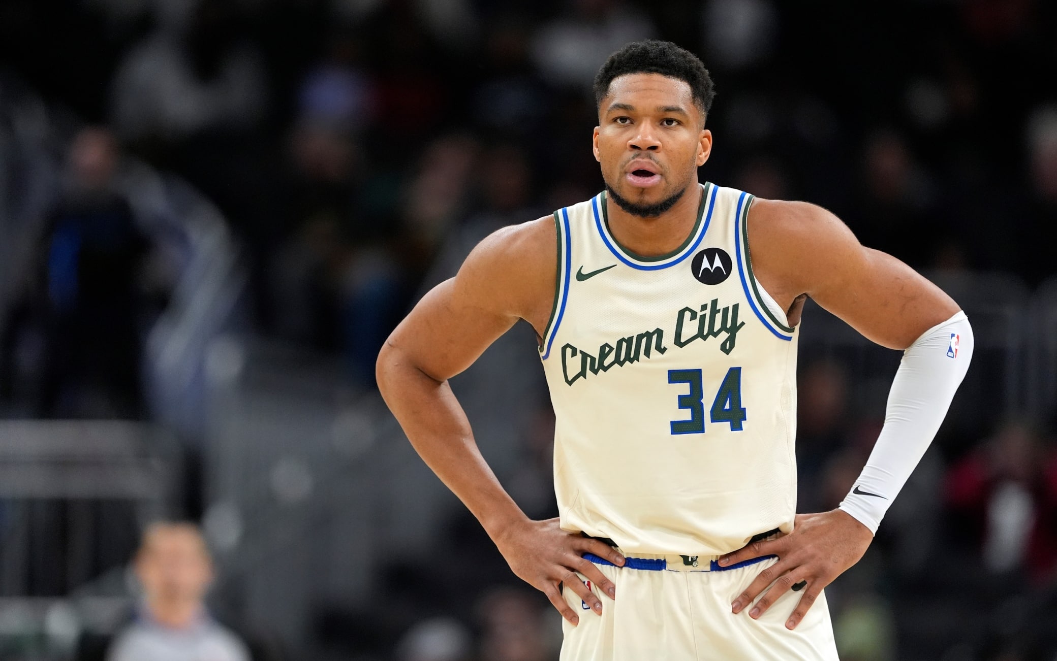 Mercato NBA, Giannis Antetokounmpo pronto a cambiare squadra: i Bucks ascoltano offerte
