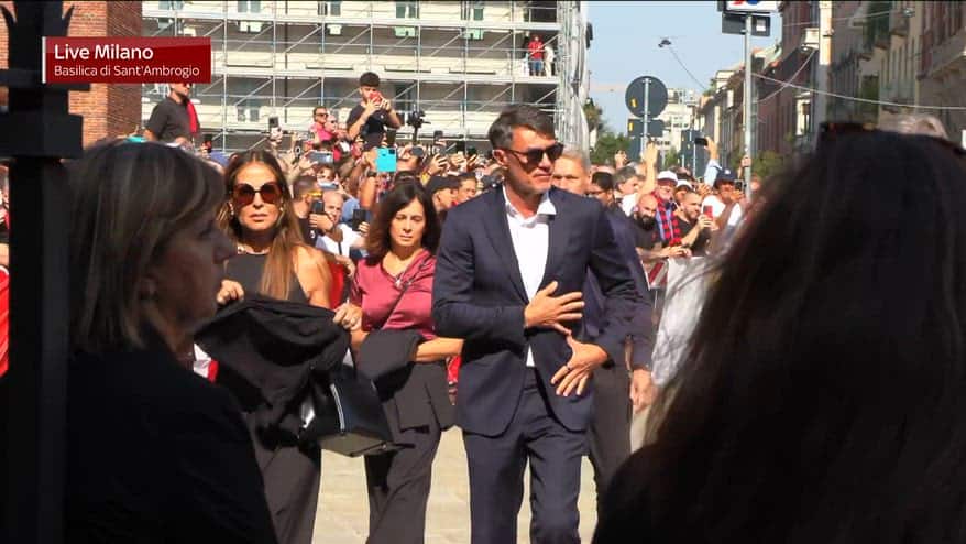 Funerali Franco Baresi, l'arrivo di Paolo Maldini
