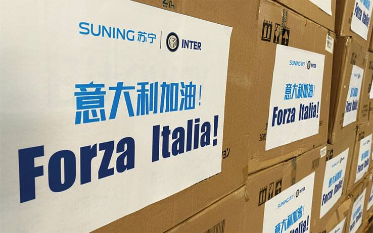 Inter dona mascherine