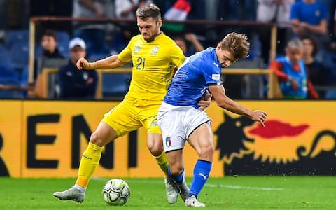 Italian Nicolò Barella and Ukrainian Oleksandr Karavaev (L) in action during the friendly soccer match Italy vs Ukraine at the Luigi Ferraris stadium in Genoa, Italy, 10 October 2018.ANSA/SIMONE ARVEDA