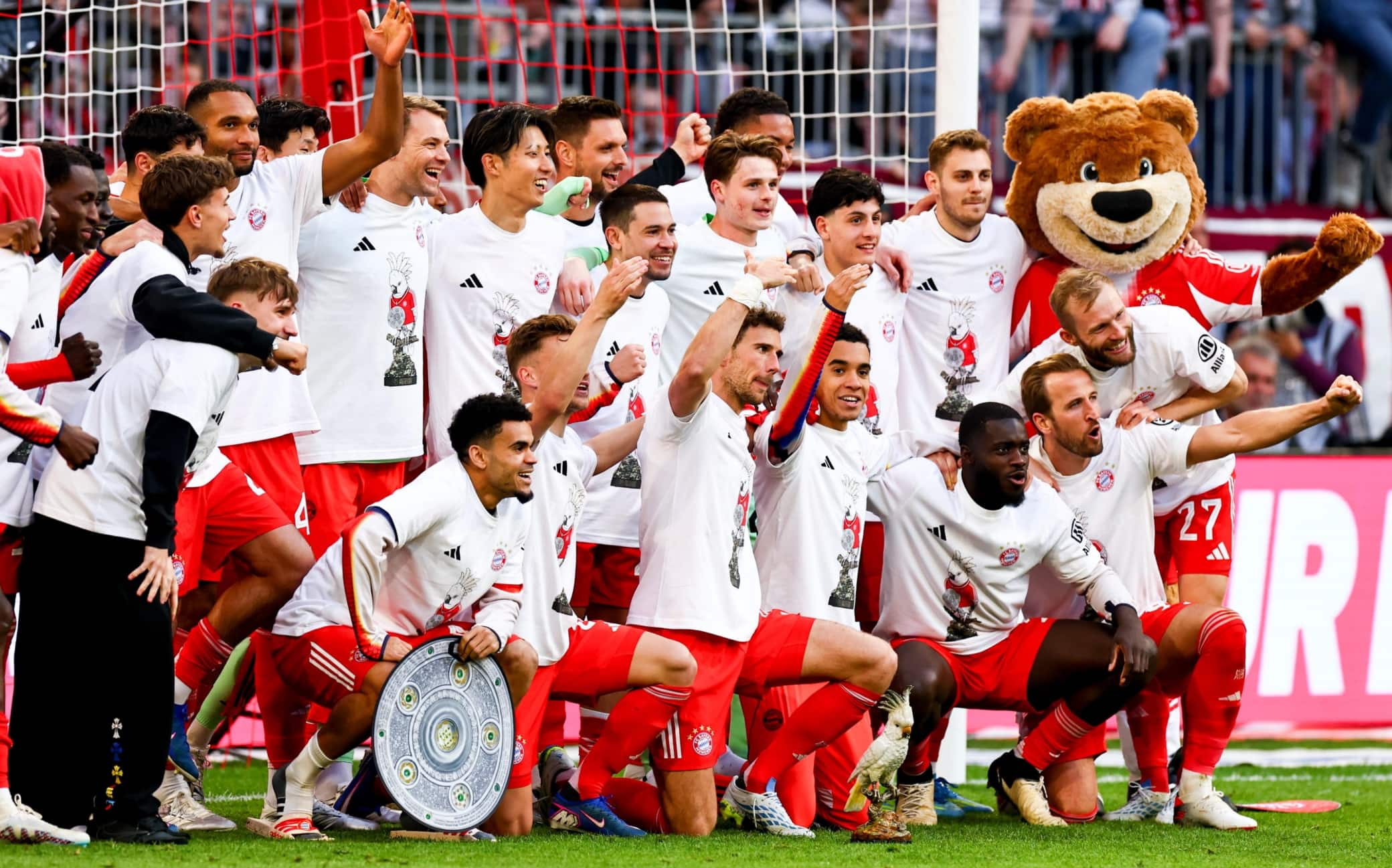 Bayern Monaco-Stoccarda: video, gol e highlights: 35^ titolo di Germania per i bavaresi