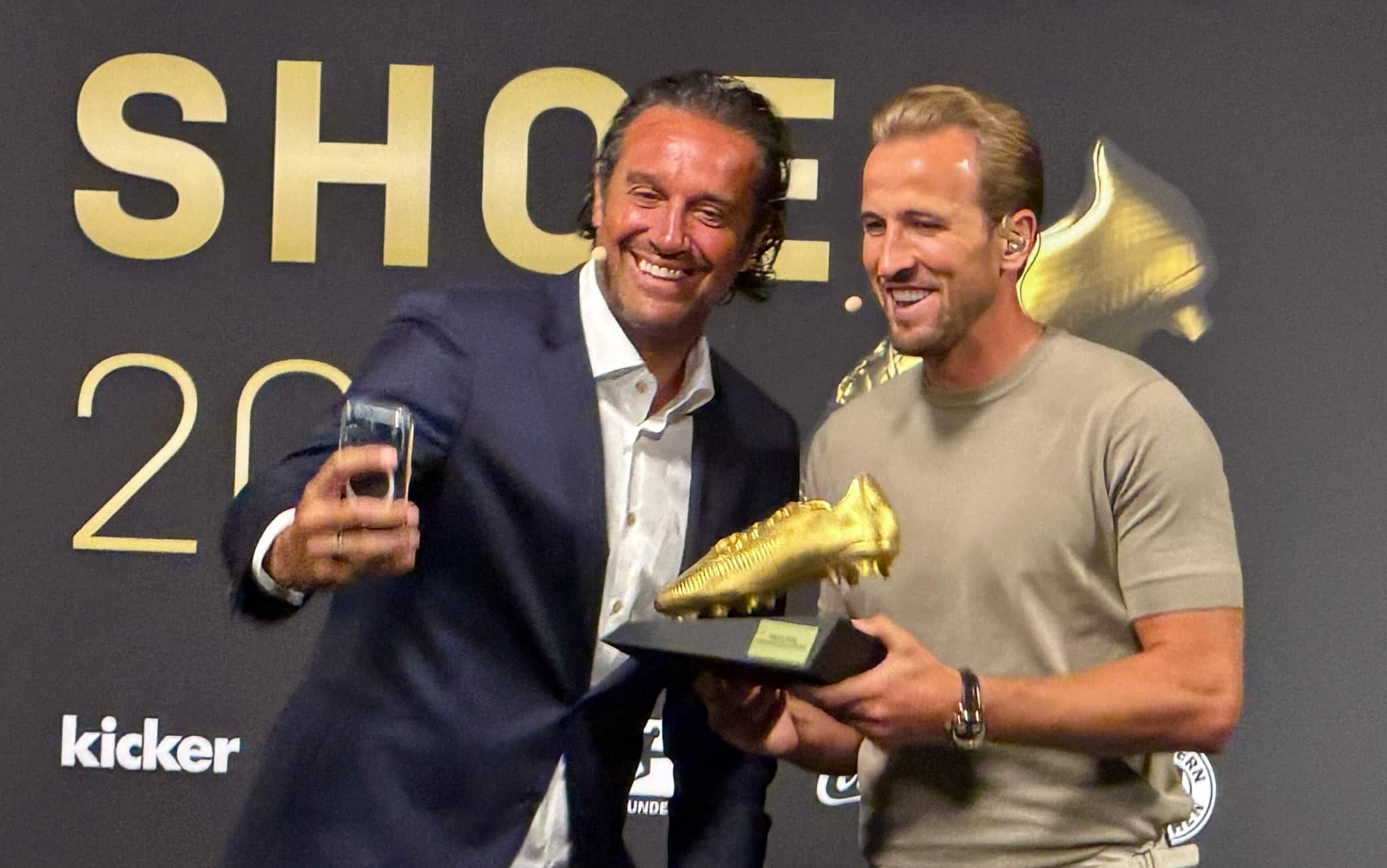 Bayern Monaco, Harry Kane vince la Scarpa d'Oro 2026: il video della premiazione