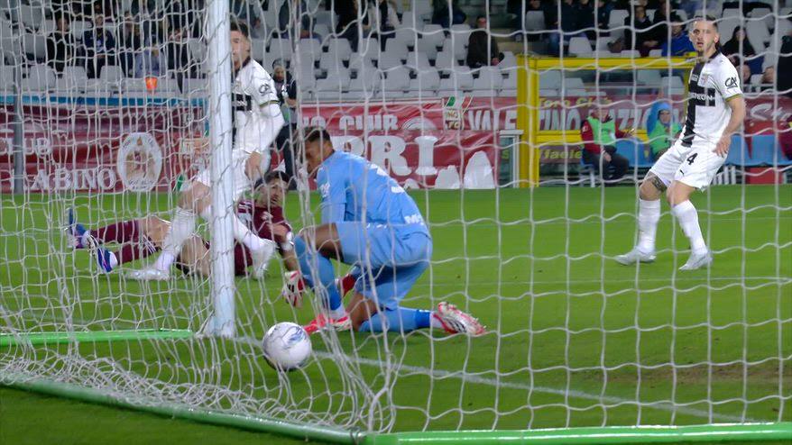 Suzuki, ritorno con papera: Simeone lo beffa subito