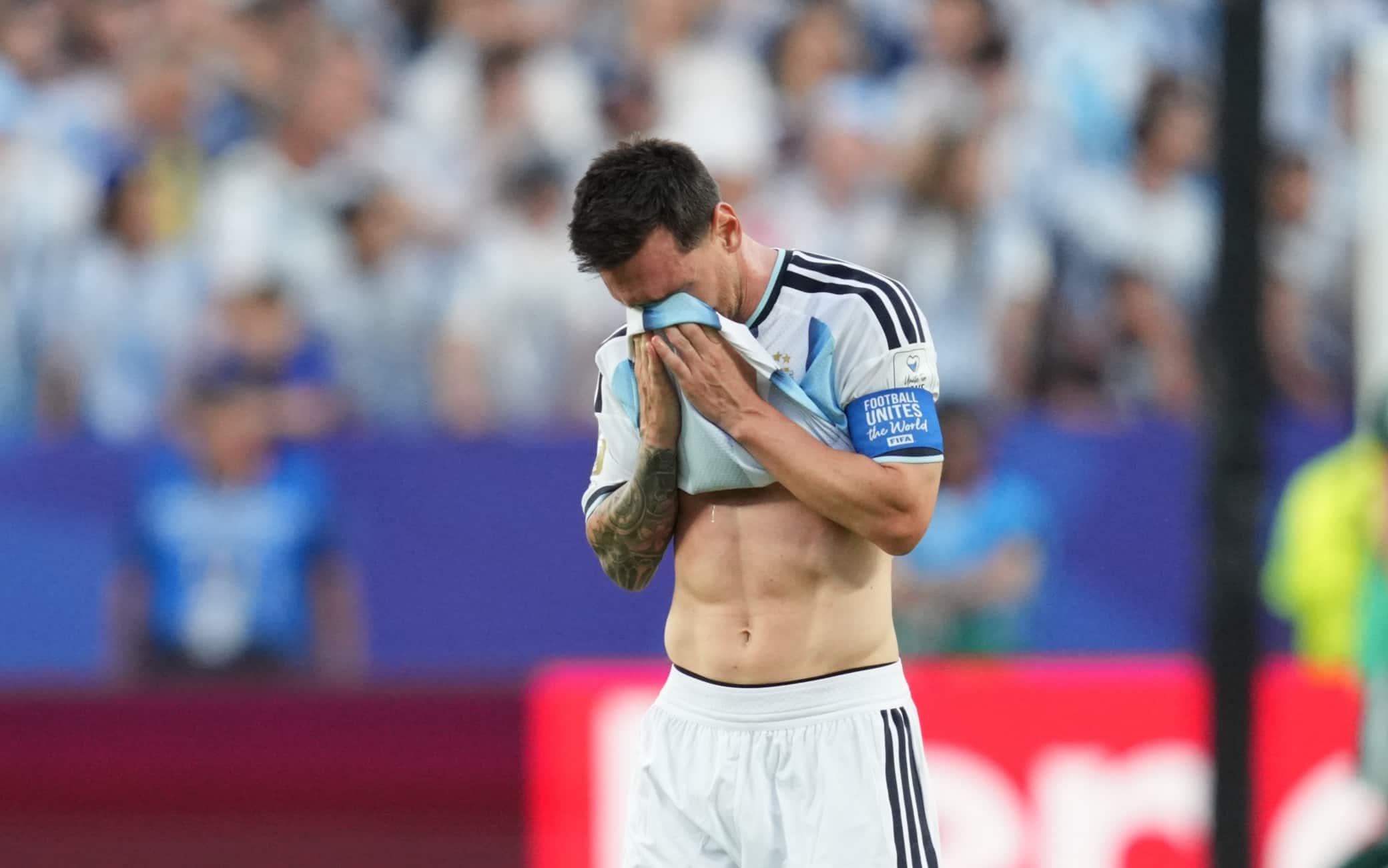 Argentina, Messi in lacrime dopo la tripletta ai Mondiali: "Passato giorni difficili"