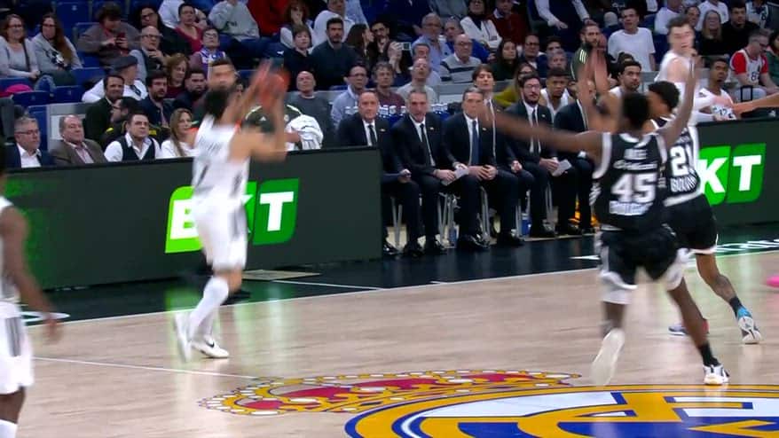 Eurolega, Campazzo segna da metà campo sulla sirena