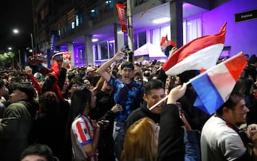 La festa per le strade della capitale Asuncion