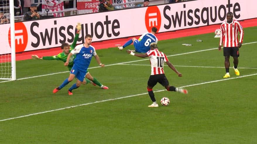 Europa League, Sunderland-Az: il clamoroso errore di Angulo