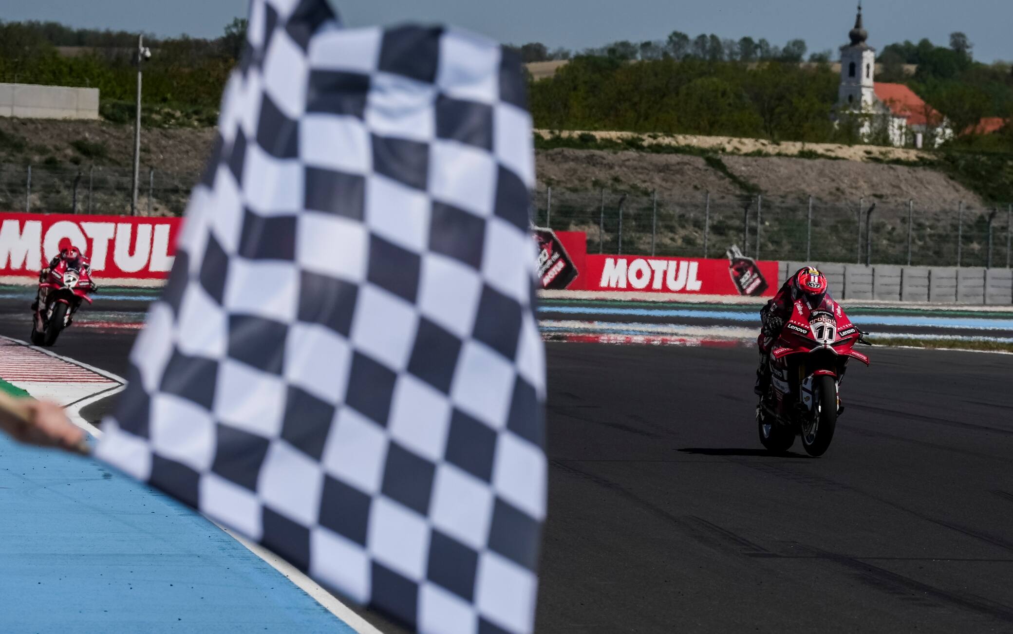 SBK a Balaton: quinta tripletta consecutiva per Bulega, sue anche Superpole Race e Gara 2