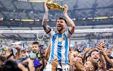 18 December 2022, Qatar, Lusail: Soccer: World Cup, Argentina - France, final round, final, Lusail Stadium, Argentina's Lionel Messi celebrates with the World Cup trophy. Photo: Tom Weller/dpa