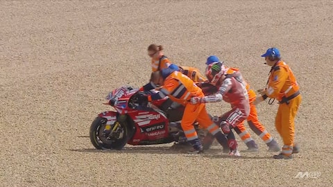 Bagnaia, la caduta oggi a Le Mans 'frena' anche Marc Marquez. FOTO ...