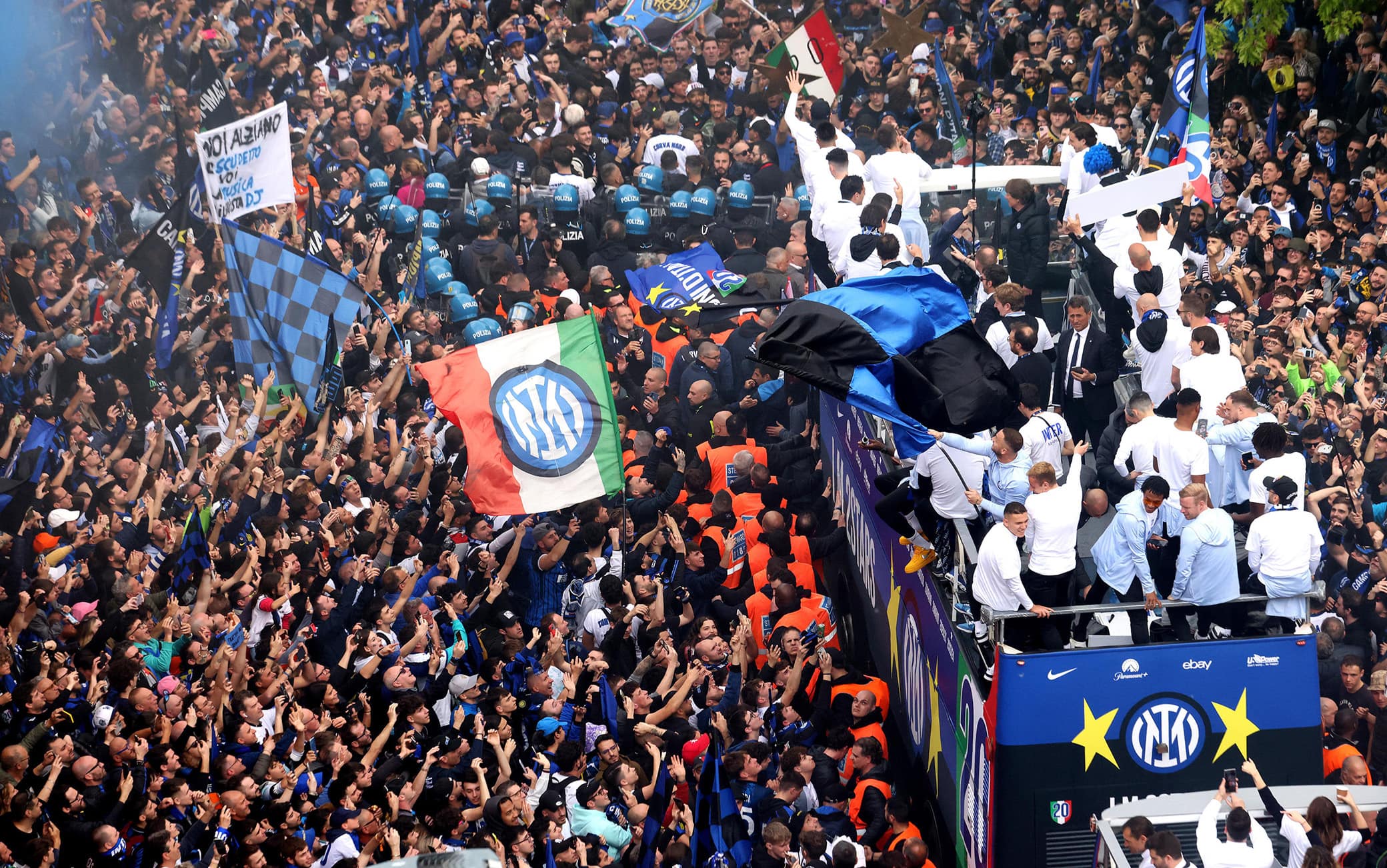 Festa scudetto Inter: consigli per la playlist da ascoltare durante il percorso in bus