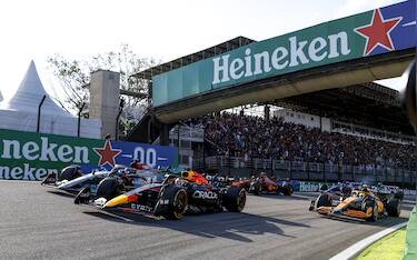 Start of the sprint race: 01 VERSTAPPEN Max (nld), Red Bull Racing RB18, 63 RUSSELL George (gbr), Mercedes AMG F1 Team W13, 04 NORRIS Lando (gbr), McLaren F1 Team MCL36, action during the Formula 1 Heineken Grande Premio de SÃ£o Paulo 2022, Sao Paulo Grand Prix Grand Prix 2022, 21st round of the 2022 FIA Formula One World Championship from November 11 to 13, 2022 on the Interlagos Circuit, in Sao Paulo, Brazil - Photo: Dppi/DPPI/LiveMedia