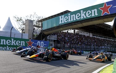 Start of the sprint race: 01 VERSTAPPEN Max (nld), Red Bull Racing RB18, 63 RUSSELL George (gbr), Mercedes AMG F1 Team W13, 04 NORRIS Lando (gbr), McLaren F1 Team MCL36, action during the Formula 1 Heineken Grande Premio de SÃ£o Paulo 2022, Sao Paulo Grand Prix Grand Prix 2022, 21st round of the 2022 FIA Formula One World Championship from November 11 to 13, 2022 on the Interlagos Circuit, in Sao Paulo, Brazil - Photo: Dppi/DPPI/LiveMedia