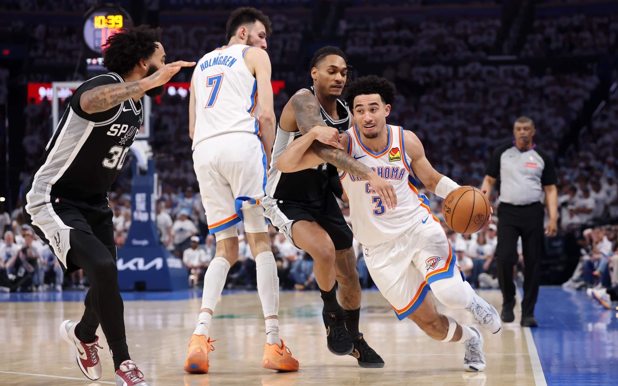  Playoff NBA, i risultati della notte: OKC non sbaglia, i Thunder a un passo dalle Finals