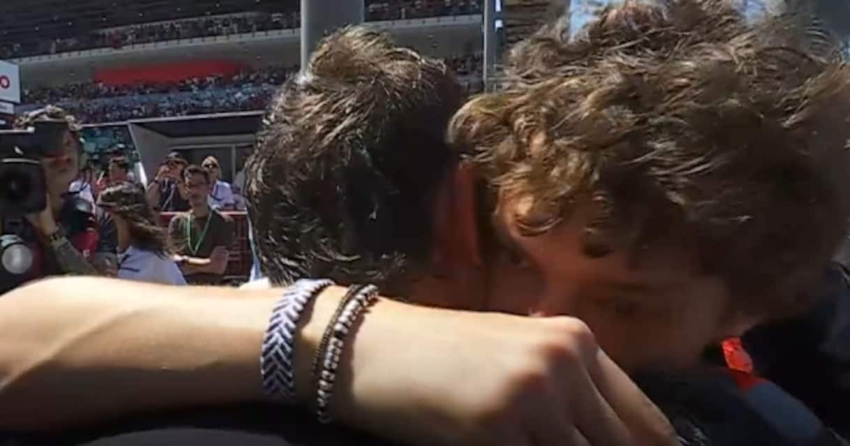 https://sport.sky.it/assets/images/2147301a4e8e40017672982890d39b23f461cb6f/skysport/it/motori/motogp/video/2026/06/05/kimi-antonelli-bezzecchi-gp-mugello-1102928/bezzecchi_antonelli_abbraccio_og.jpg?im=Resize,width=1218