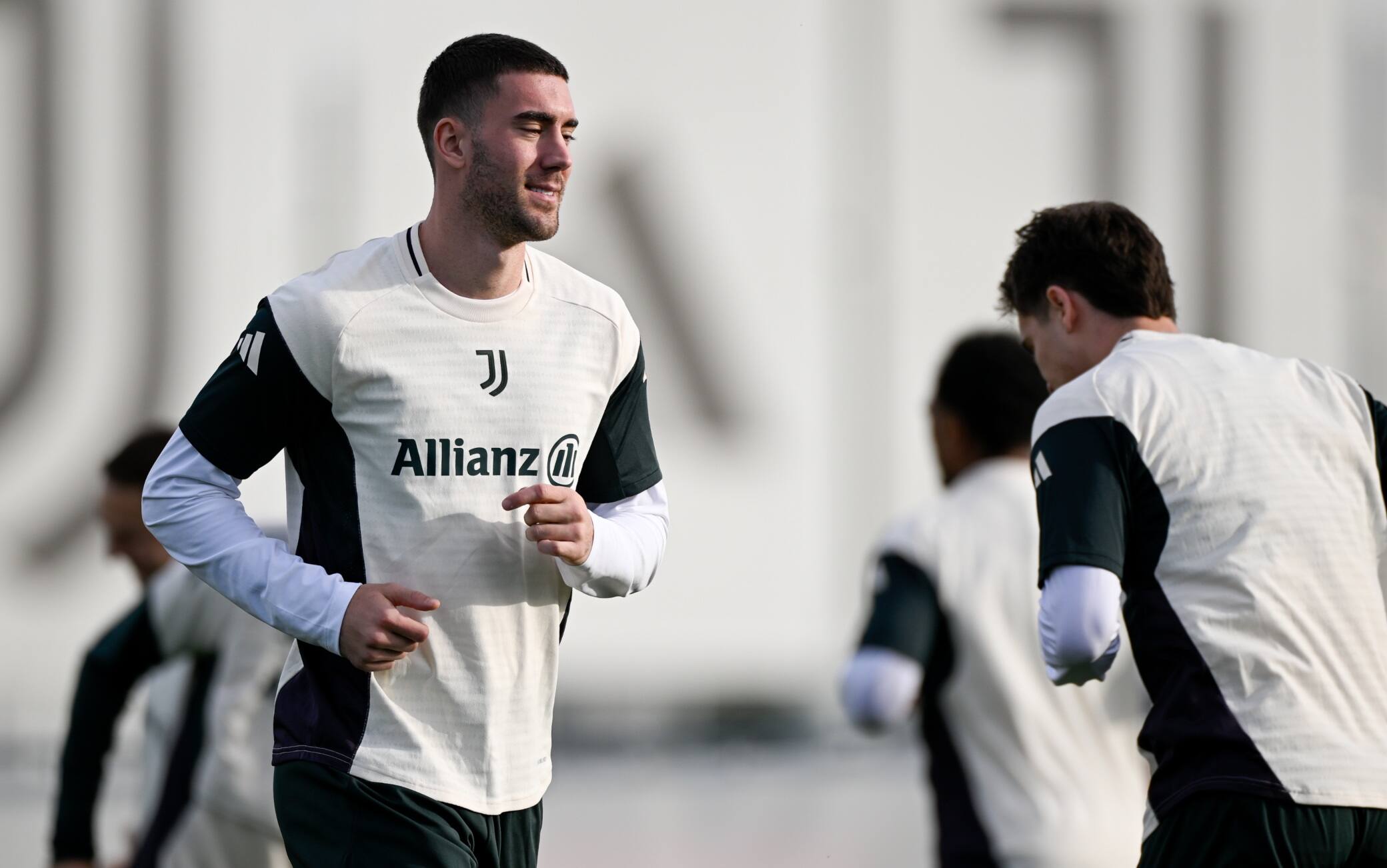 Juve, Vlahovic si allena in gruppo: convocazione possibile per il Pisa