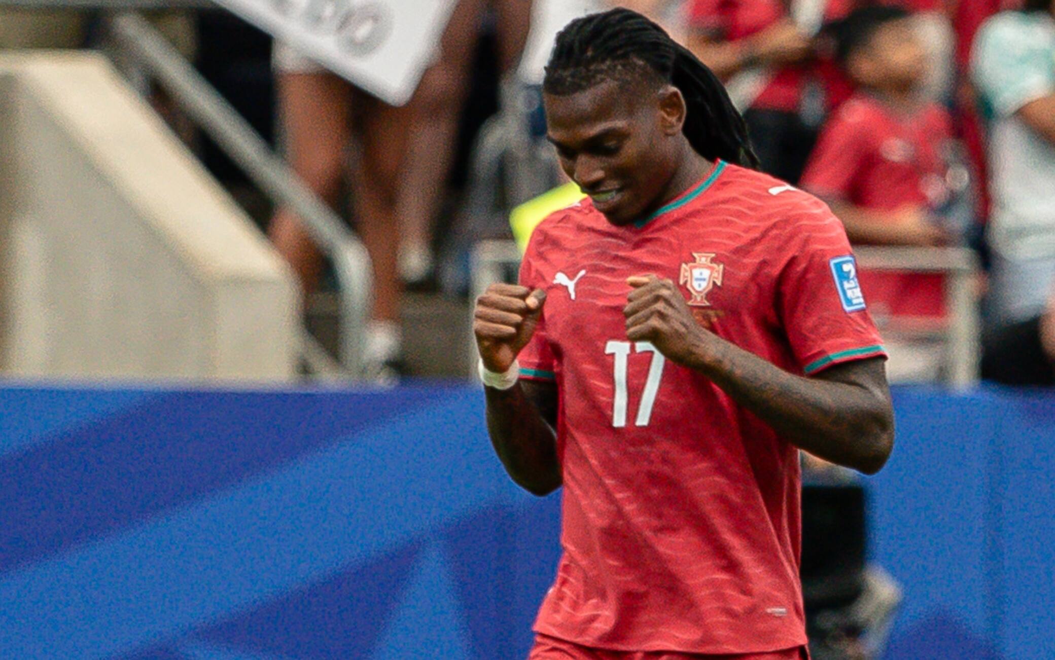 Leao, il futuro (al Milan?) può aspettare: "Amorim un grande ma decido dopo il Mondiale"