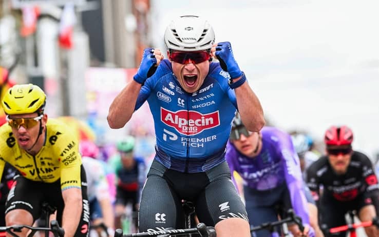 Il belga Philipsen vince in volata la Gand-Wevelgem