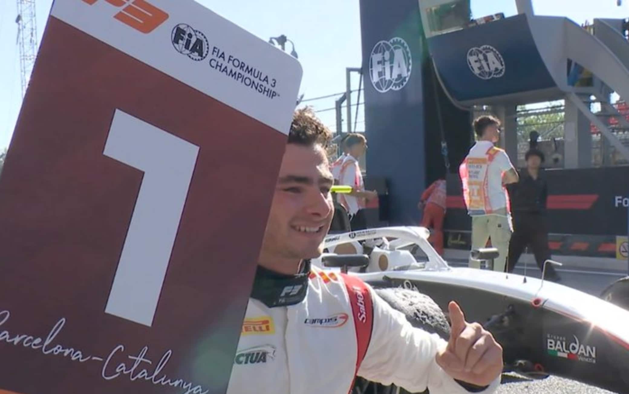 Formula 3, Nael vince la Feature Race a Barcellona. Ugochukwu resta leader, bene Badoer