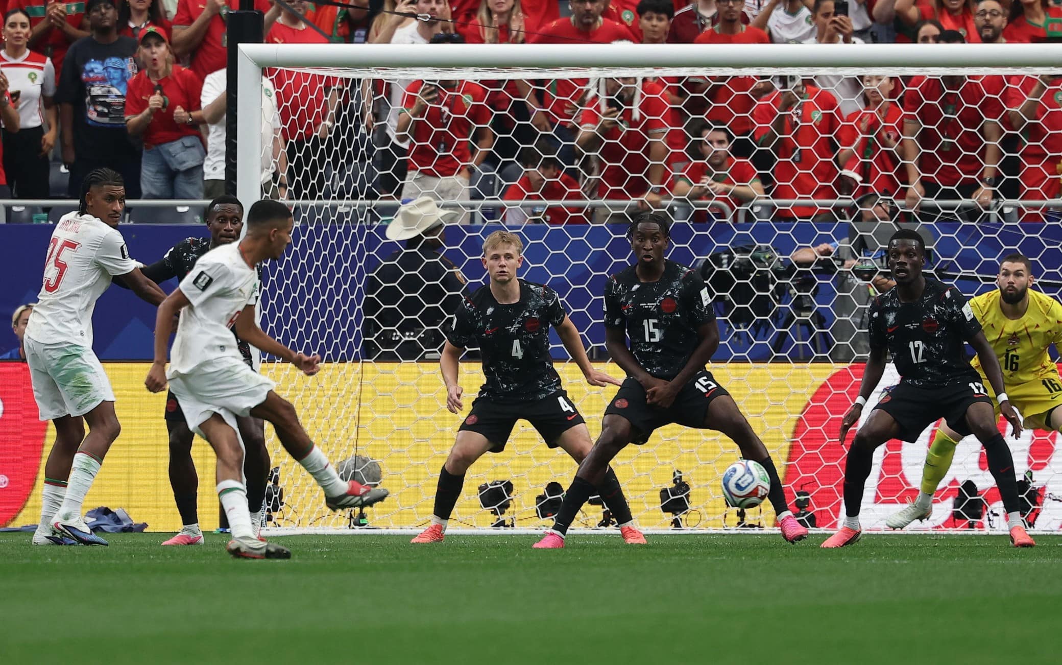 Lo scatto del momento del gol di Ounahi