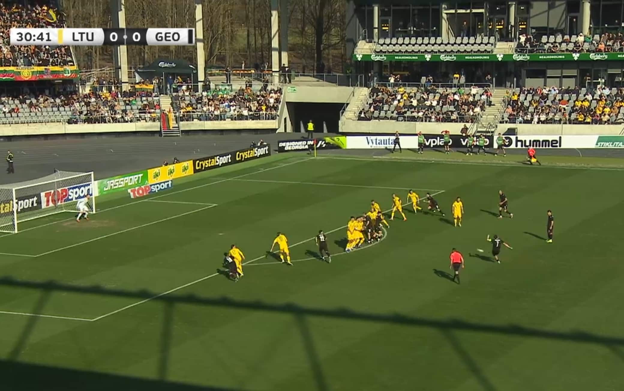Lituania-Georgia, Kvaratskhelia vicino al super gol: punizione sul palo. VIDEO