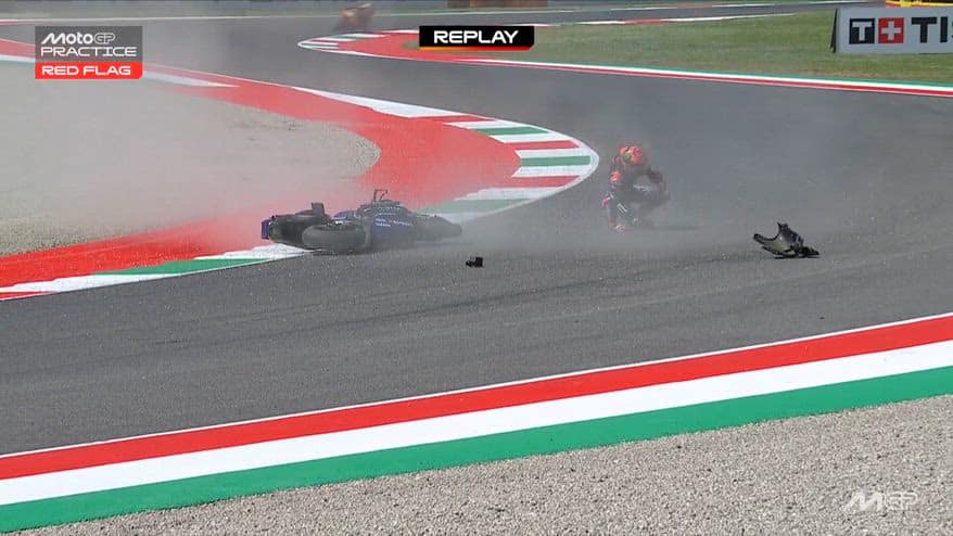 Quartararo, caduta e bandiera rossa: Yamaha in pezzi