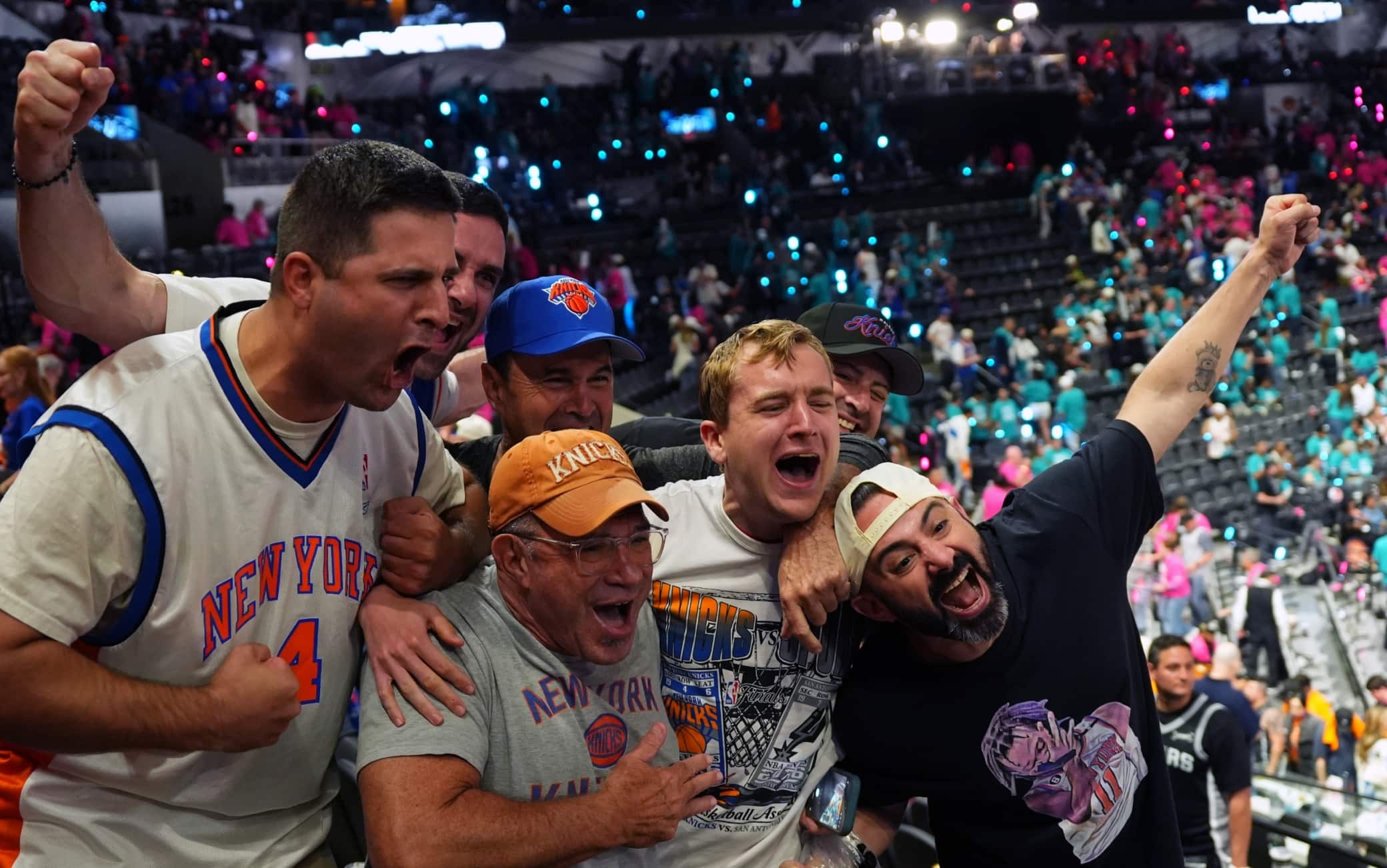  NBA, i tifosi newyorkesi in trasferta a San Antonio ripetono il coro: "Knicks in 4!"