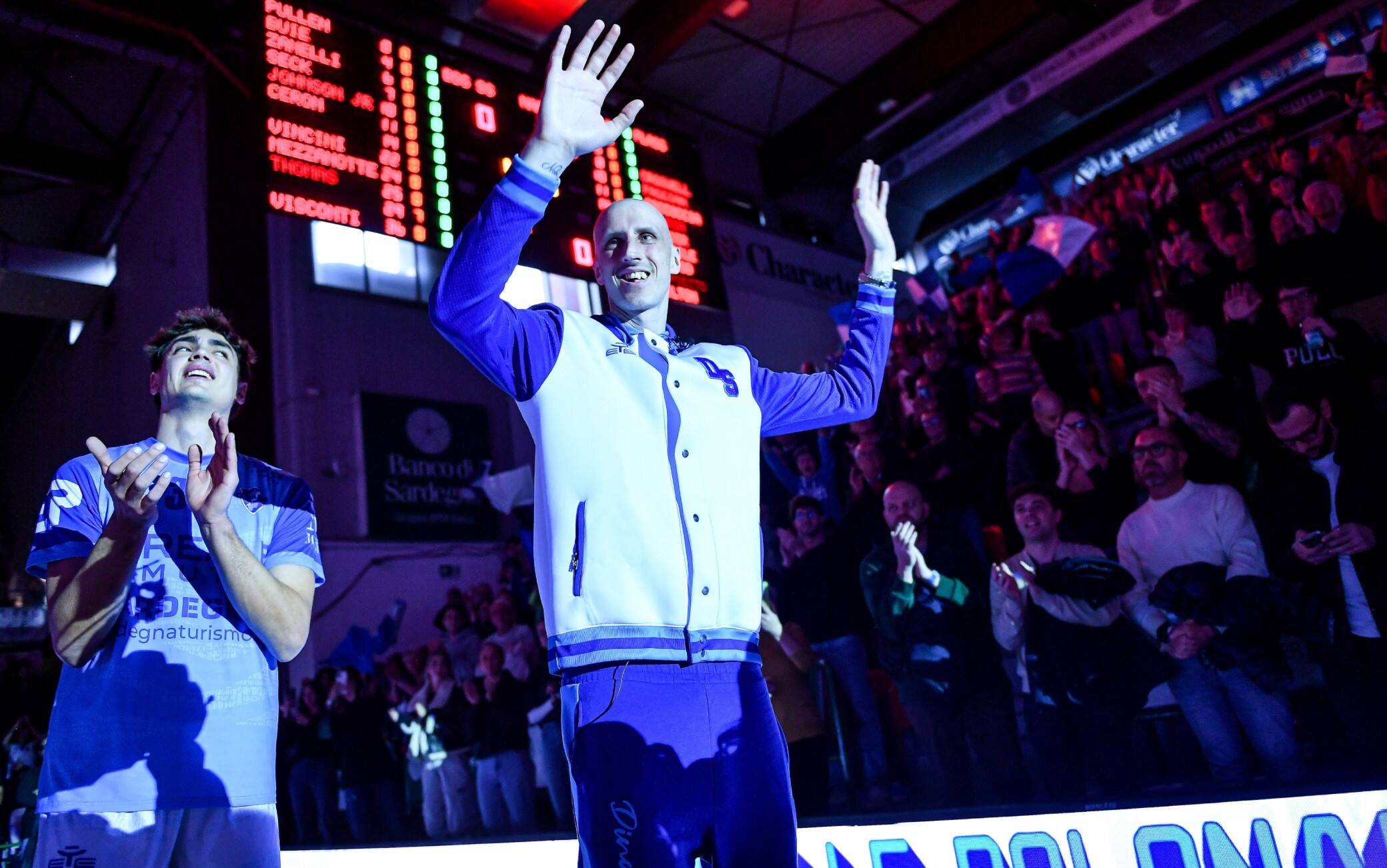 Achille Polonara torna a Sassari per la gara contro Napoli: ovazione dei suoi tifosi