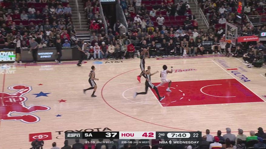 NBA, 28 punti di Victor Wembanyama contro Houston